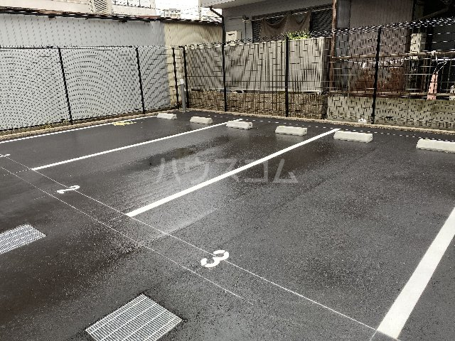 23/30 駐車場