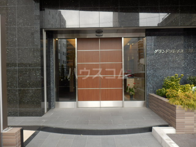 25/30 エントランス