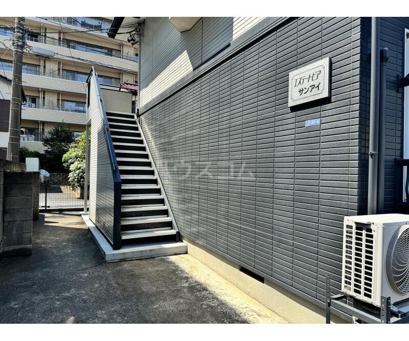 24/25 エントランス