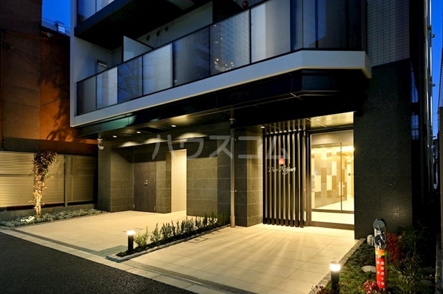 20/30 エントランス