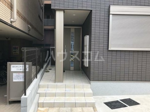 2/2 エントランス