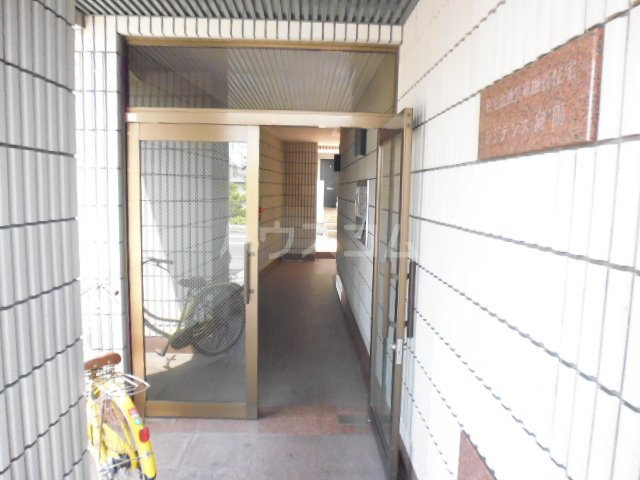 26/30 エントランス