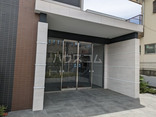 26/30 エントランス