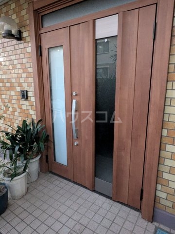 18/28 エントランス