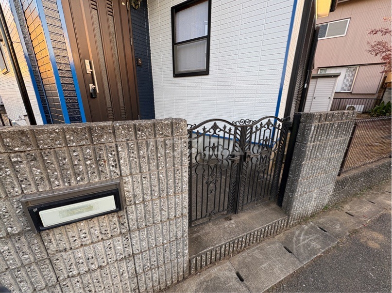 27/30 エントランス