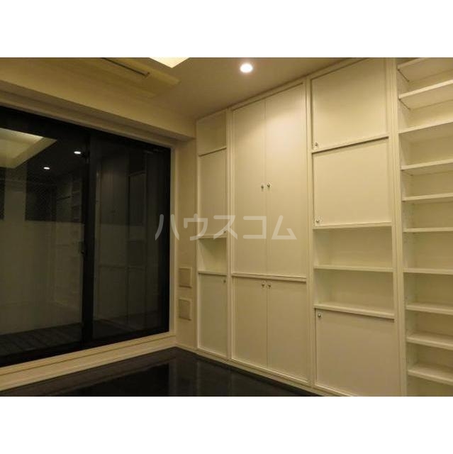 22/27 エントランス