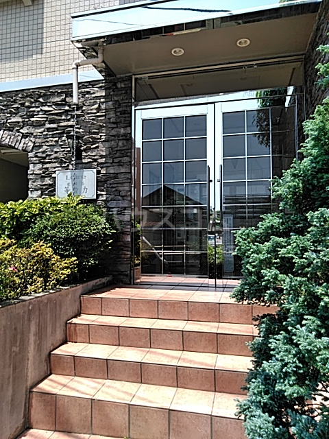 21/30 エントランス