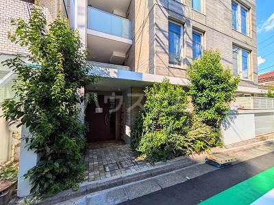 21/25 エントランス