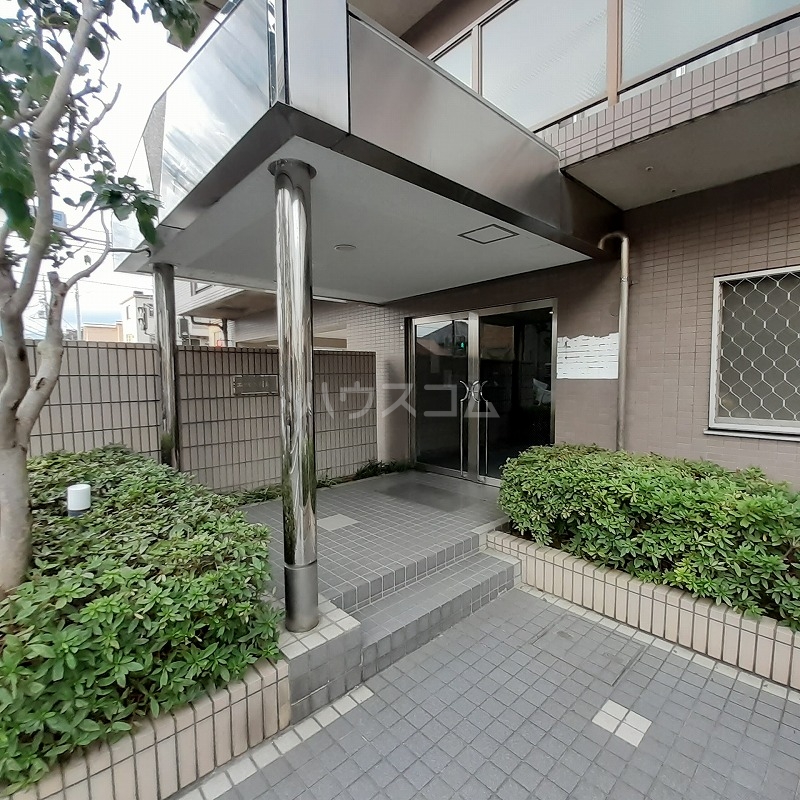 21/30 エントランス