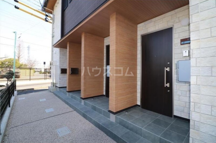 24/30 エントランス