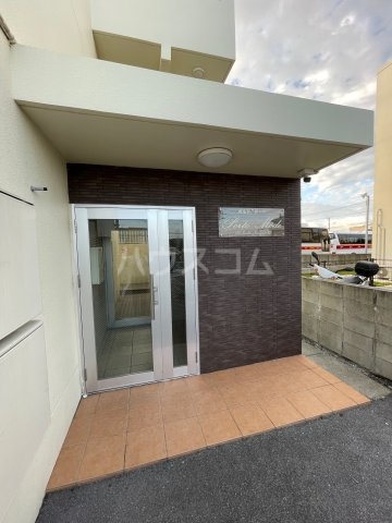 17/17 エントランス