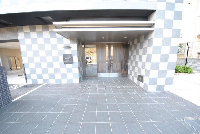 26/30 エントランス