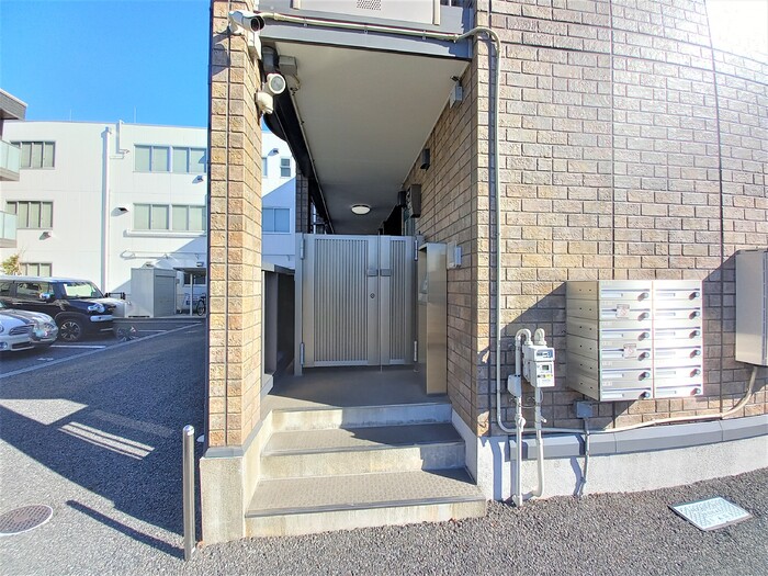 18/23 エントランス