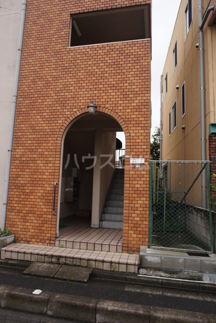 21/30 エントランス