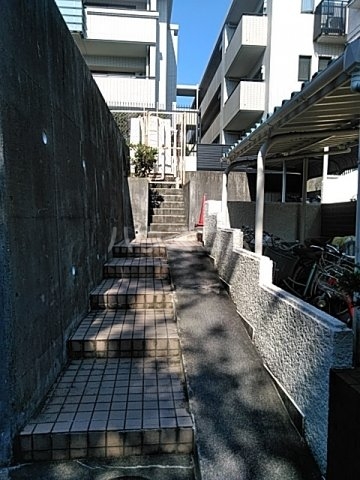 26/30 エントランス