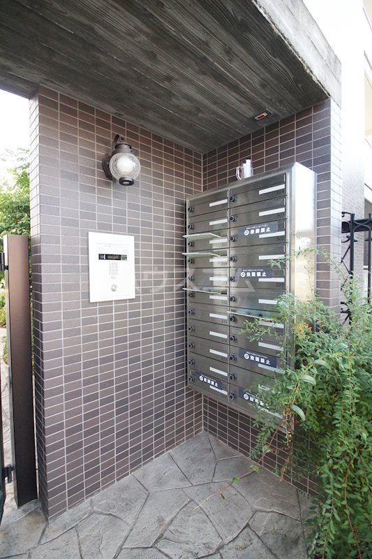 27/30 エントランス