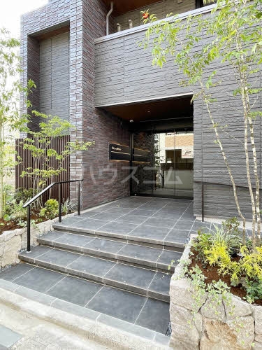 15/17 エントランス