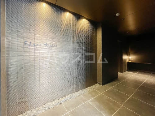 16/17 エントランス