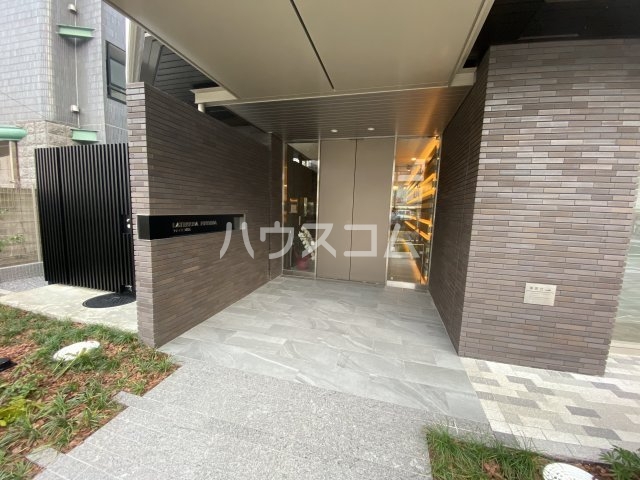 27/30 エントランス