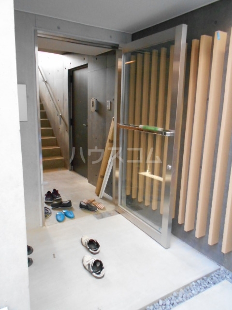 28/30 エントランス