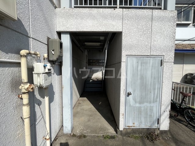 22/30 エントランス