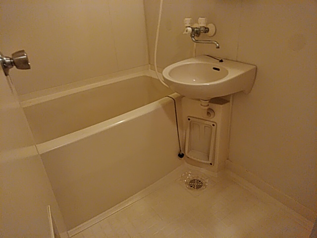 13/23 浴室