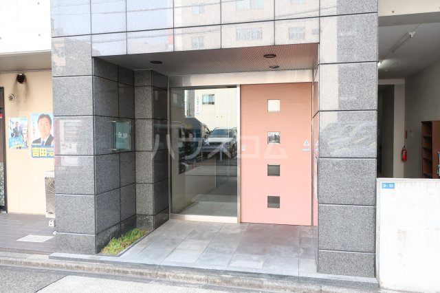 28/30 エントランス