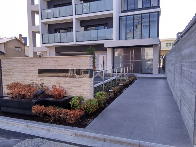 17/23 エントランス