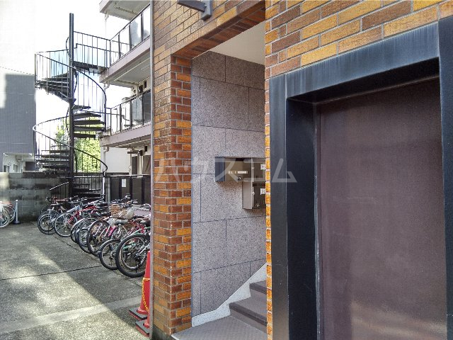 18/26 エントランス