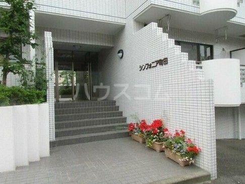 18/23 エントランス