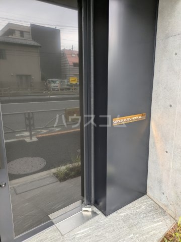 23/30 エントランス