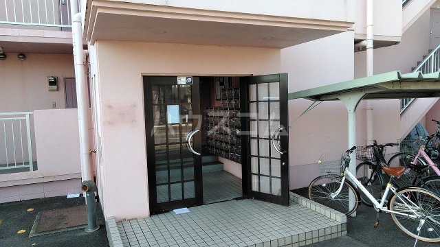 18/29 エントランス