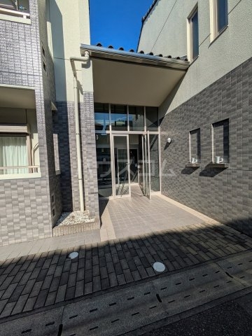 19/26 エントランス