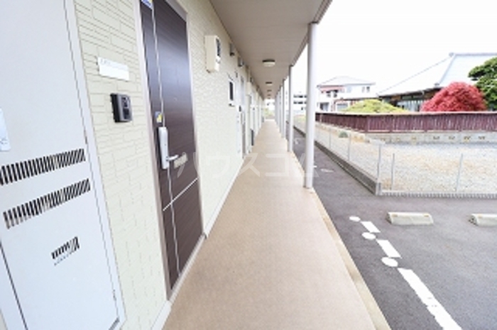 19/27 エントランス