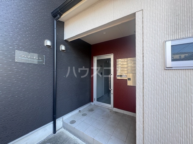 20/21 エントランス