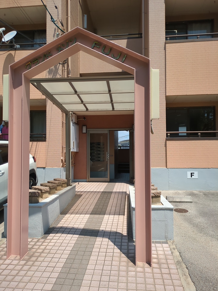 22/30 エントランス