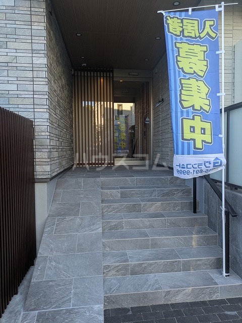 28/30 エントランス