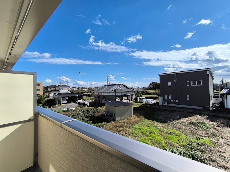 24/25 エントランス