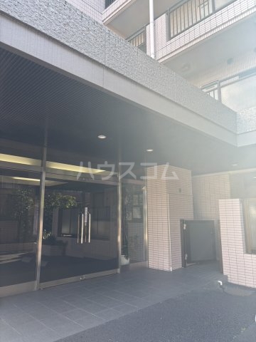 18/27 エントランス