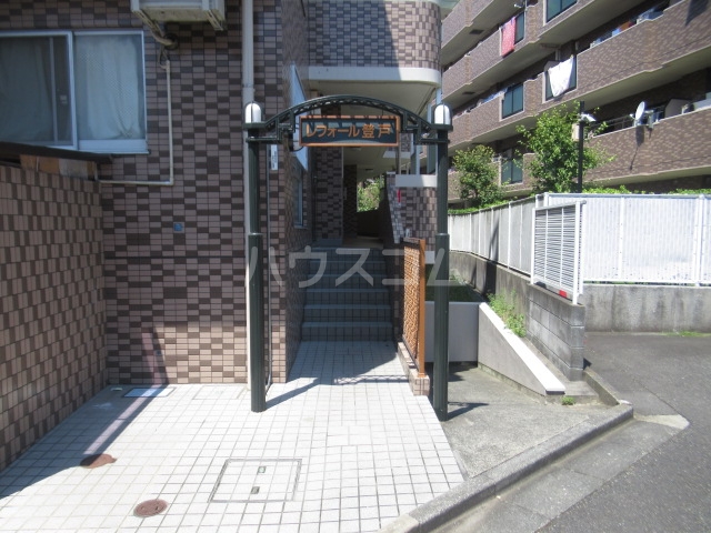 18/29 エントランス