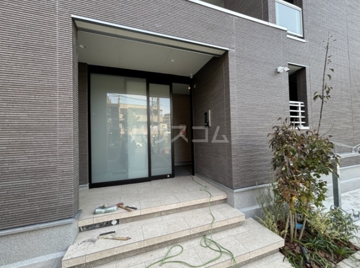 18/19 エントランス