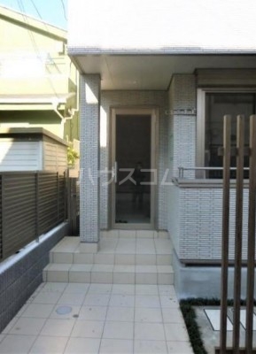 22/30 エントランス