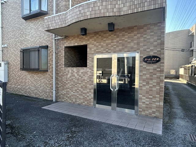 25/30 エントランス