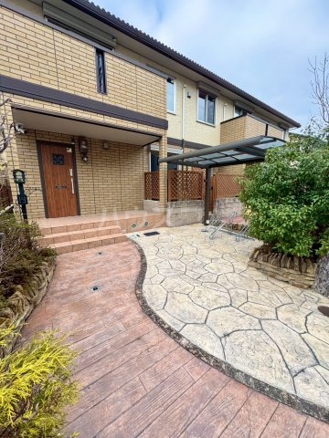 20/23 エントランス