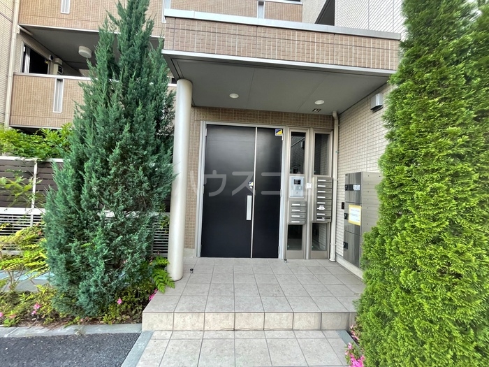 21/30 エントランス