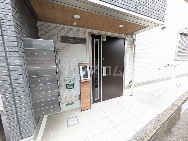 28/30 エントランス