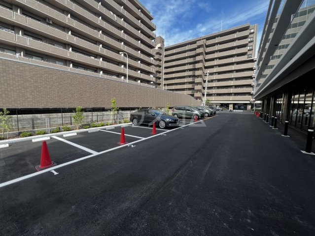 27/30 駐車場
