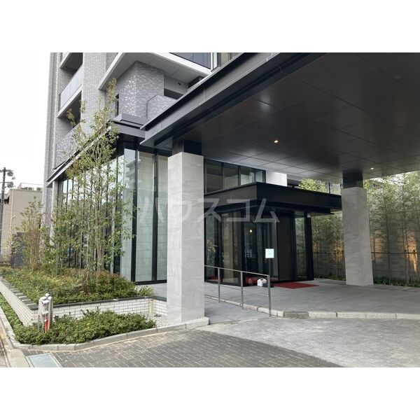 16/21 エントランス