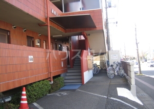 27/30 エントランス