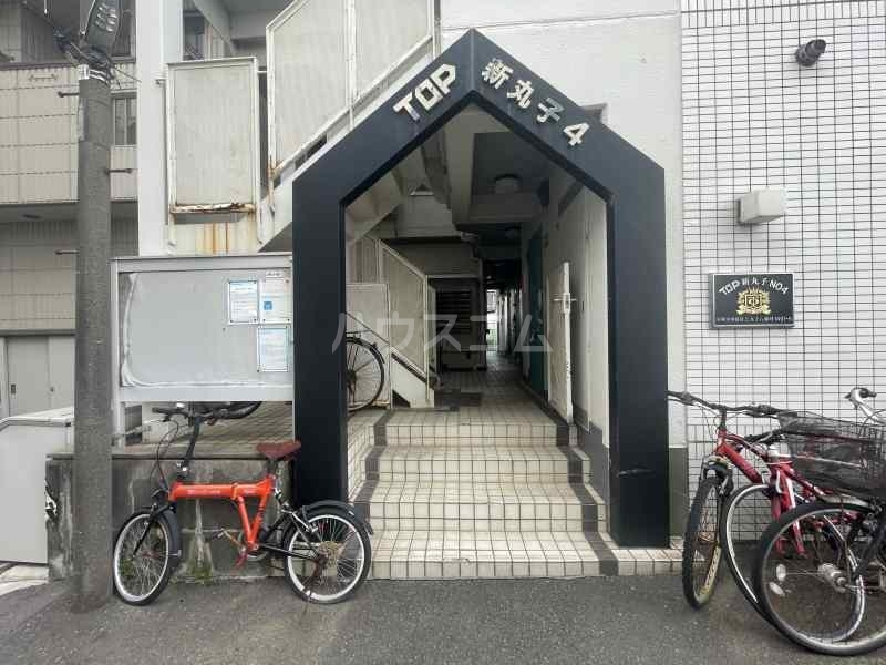 20/23 エントランス